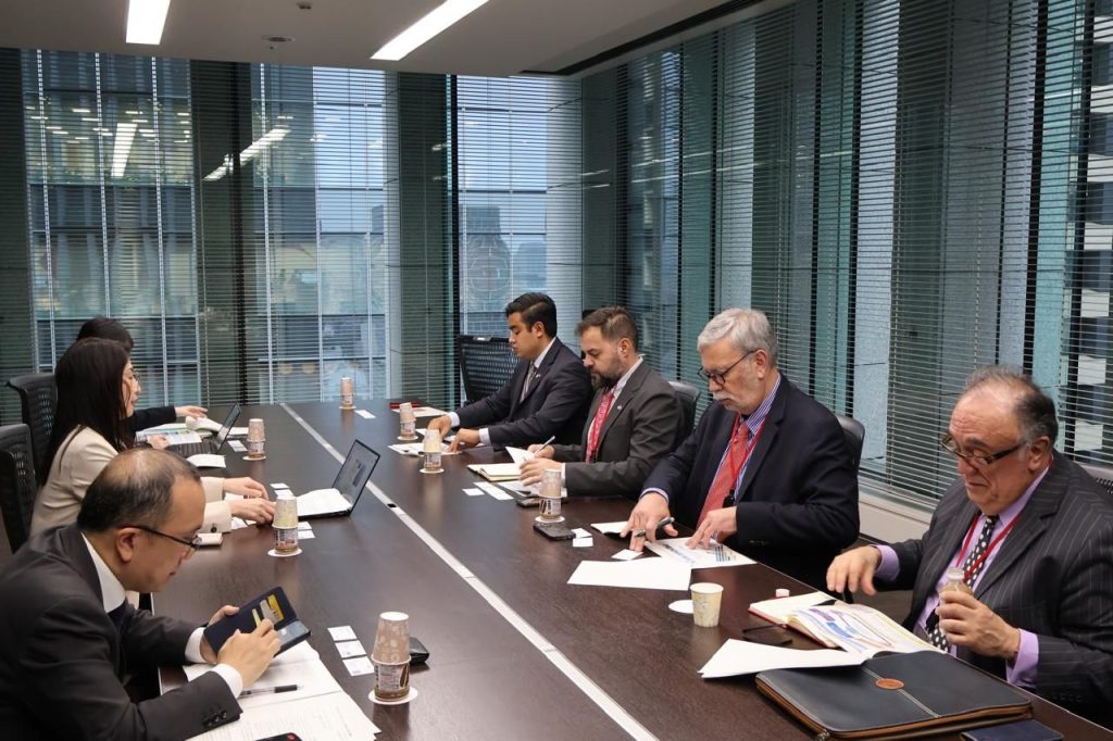 Reunión con representantes de Keidanren, la federación empresarial más grande e influyente de Japón.